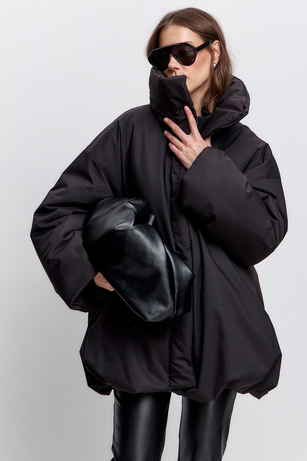 Куртка-баллон зимняя Айсель черного цвета