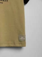 Бежевая спортивная футболка для мальчика