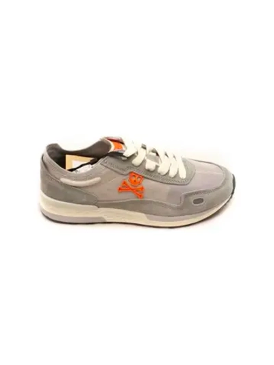 Кроссовки из замши