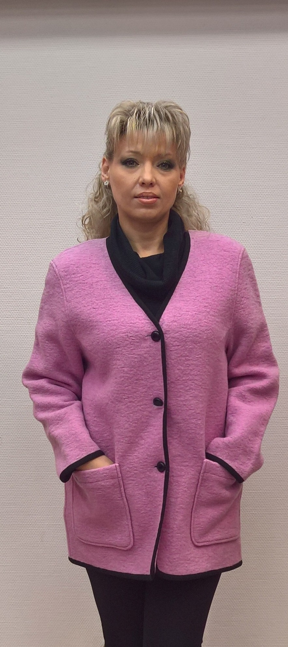 Теплый шерстяной удлиненный жакет