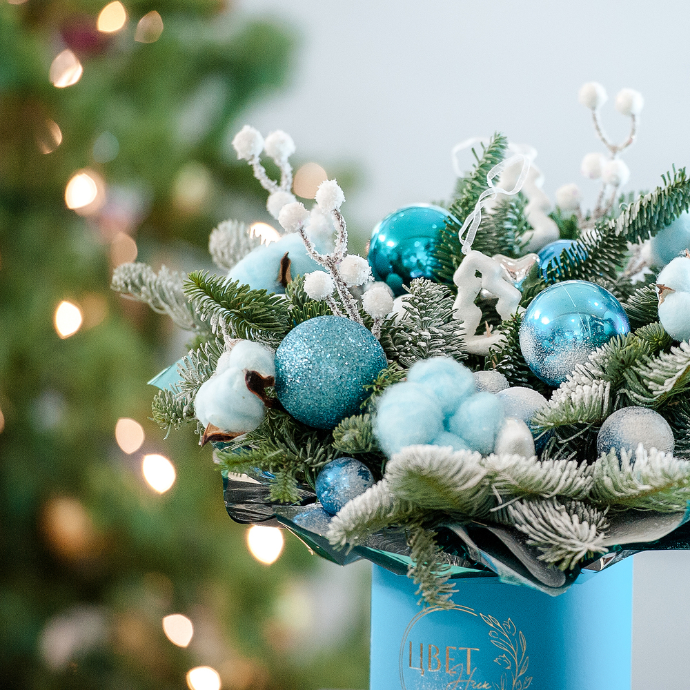 Нежная композиция с нобилисом в голубом оформлении