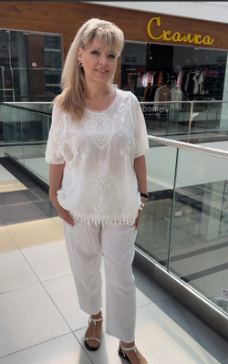 Белый нарядный ажурный блузон