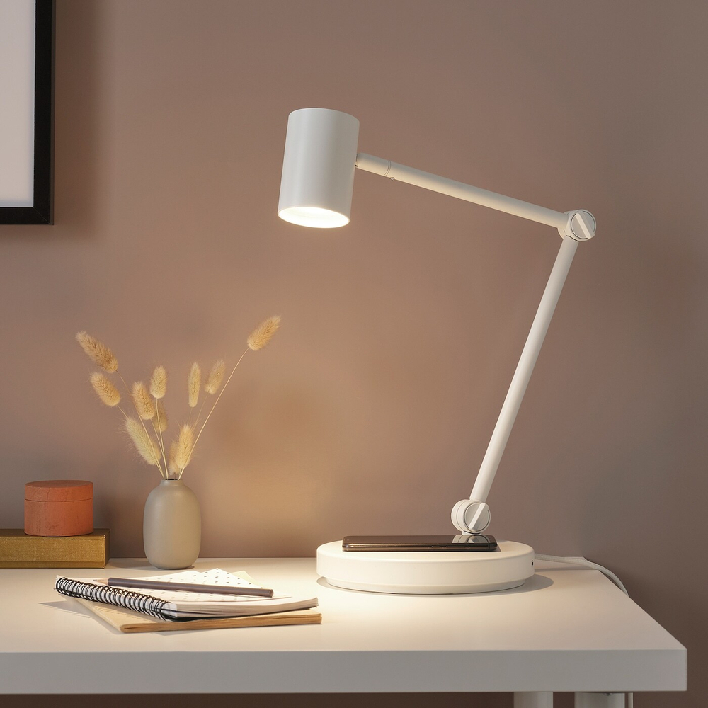IKEA NYMÅNE  (ИКЕА НЙМÅНЕ)  -  Настольная лампа с зарядным устройством индуктивная, белая