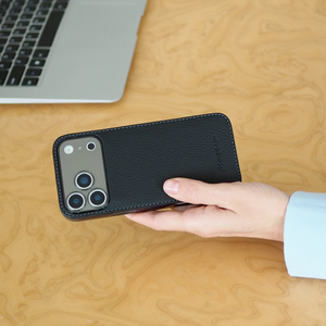 Чехол-накладка кожаная для iPhone 17 Pro, теленок черного цвета