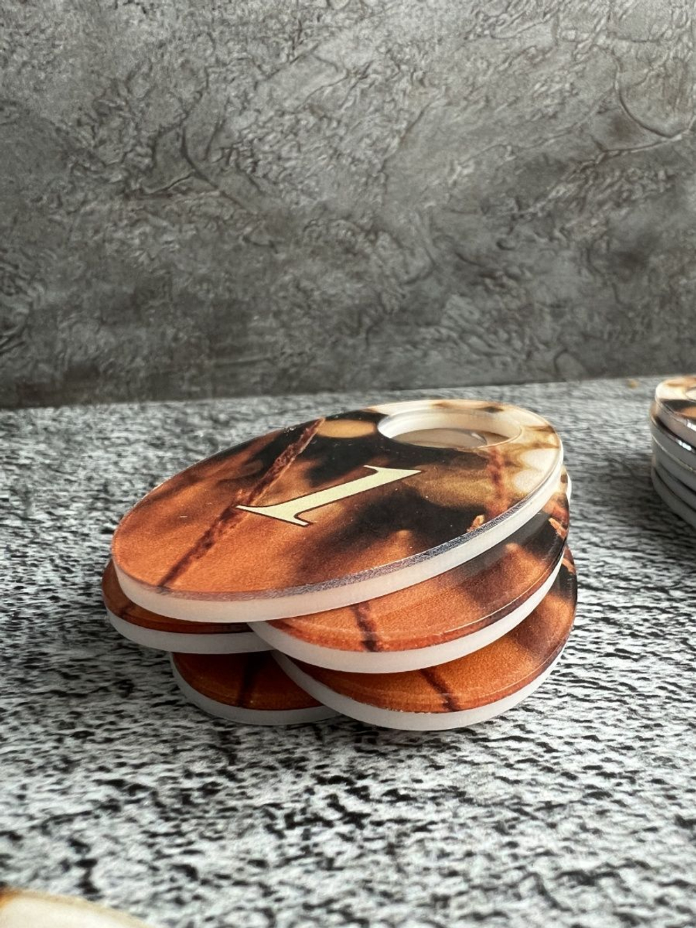 Номерки для гардероба акрил 4х7 см