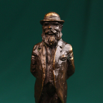 Коллекционная миниатюра «Мужчина в стильном костюме»