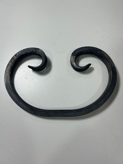 Кованый элемент вензель 130х230мм квадрат полнотелый 12х12мм