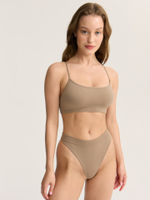 Бесшовные трусы стринги со средней посадкой