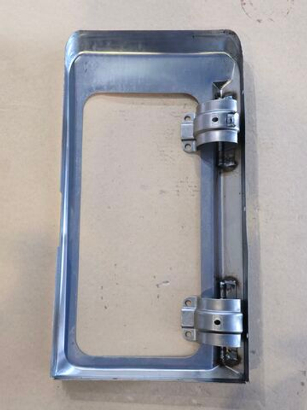 Панель передняя в сб. с петлями н/о (рамка ящика инструментального) (ОАО МАЗ)