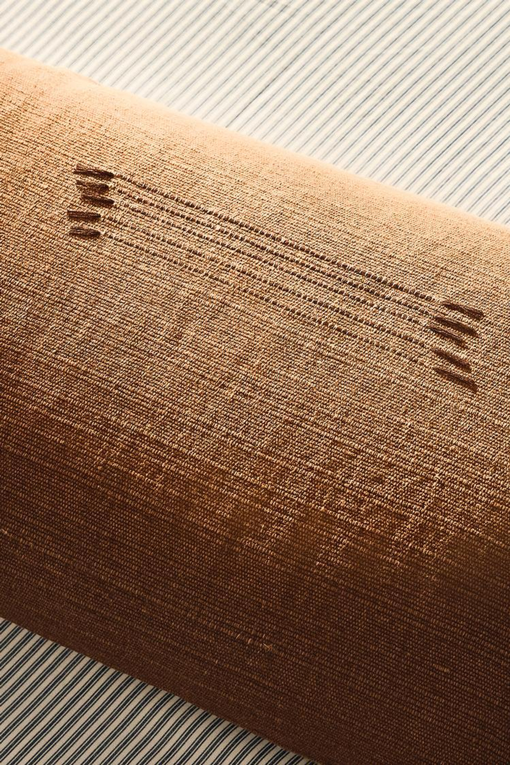 ZARA HOME ЧЕХОЛ ДЛЯ ДЕКОРАТИВНОЙ ПОДУШКИ С КОНТРАСТНОЙ СТРОЧКОЙ, КОРИЧНЕВЫЙ