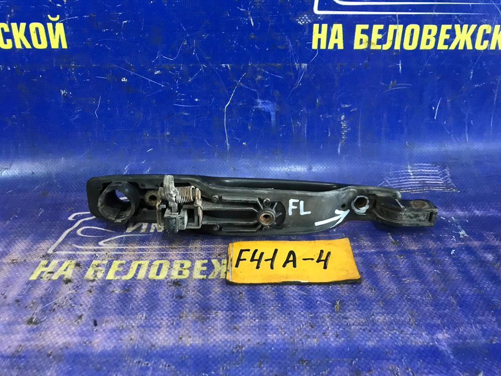 Ручка двери передней левой внешняя MITSUBISHI DIAMANTE 1997