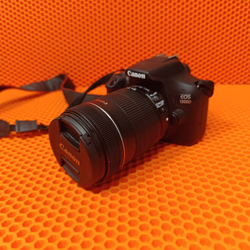 Зеркальный фотоаппарат Canon EOS 1300D