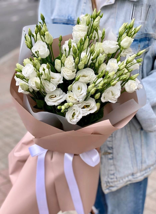Букет из белой эустомы "Silent Aura"