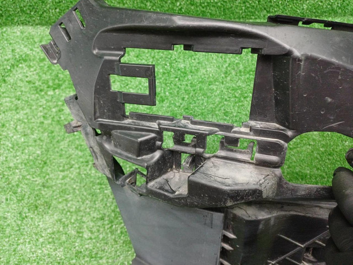 Кронштейн переднего бампера RH BMW 7er G11 (19-22)