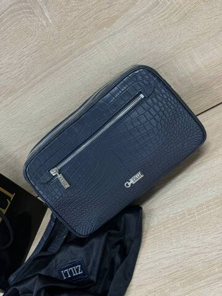 Клатч из кожи крокодила Zilli