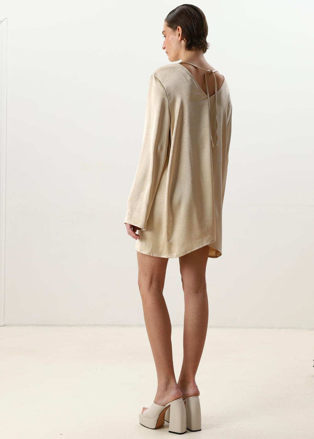 Платье Bezotvetstvennost' Beige