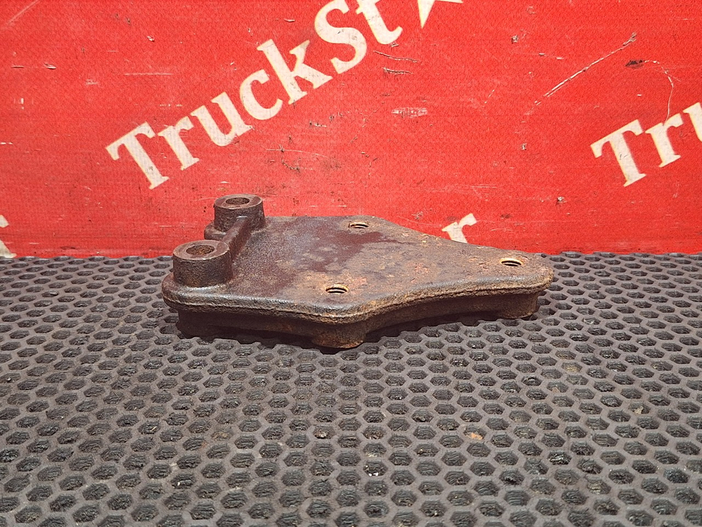 Кронштейн корпуса подножек