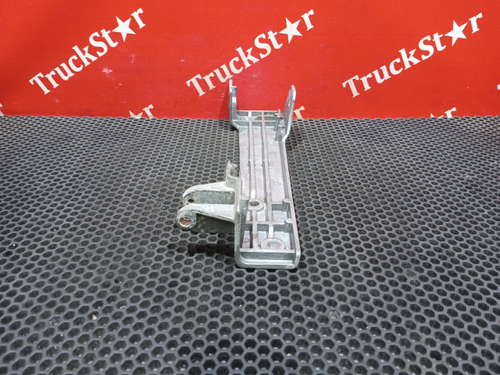 Кронштейн капота правый 2023г.