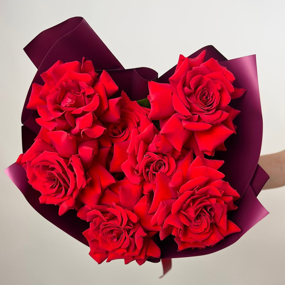 Bouquet of 7 red French Bordeaux roses
