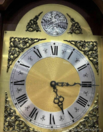 Старинные напольные часы