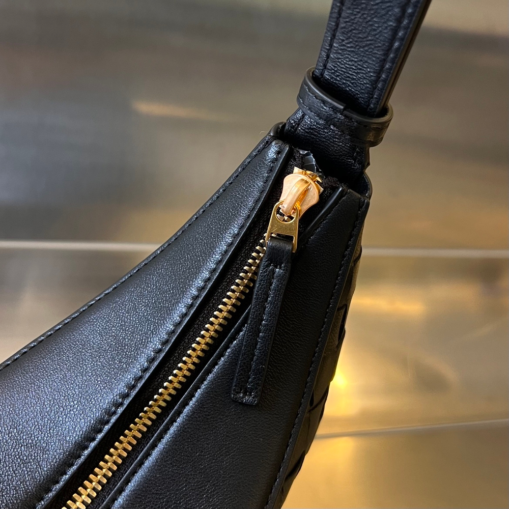 Bottega Veneta Small Drop 32 cm