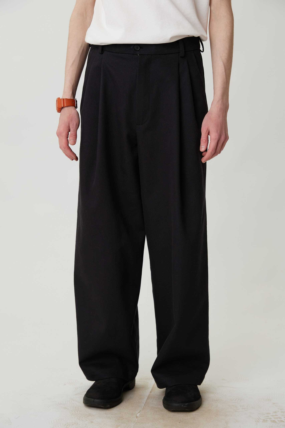 Брюки мужские со складками из черной джинсы