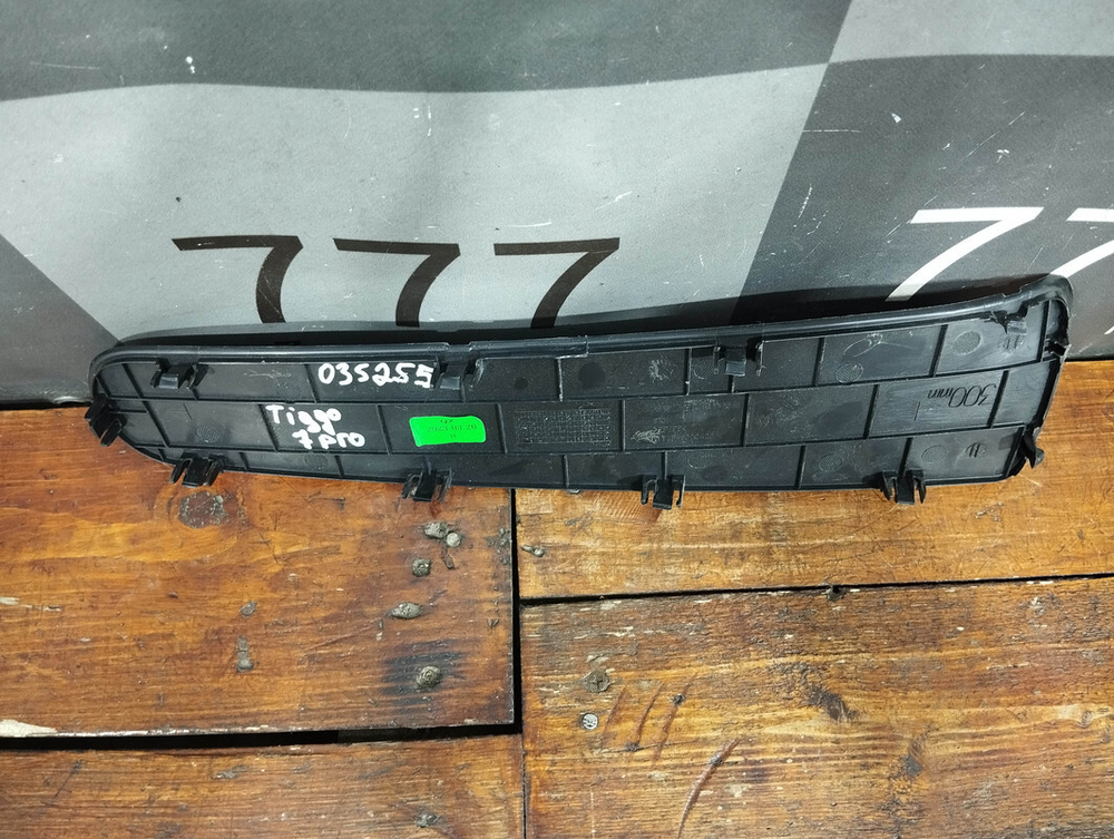 Заглушка крышки багажника правая Chery Tiggo 8 Pro 21-нв Б/У Оригинал 403000154AA