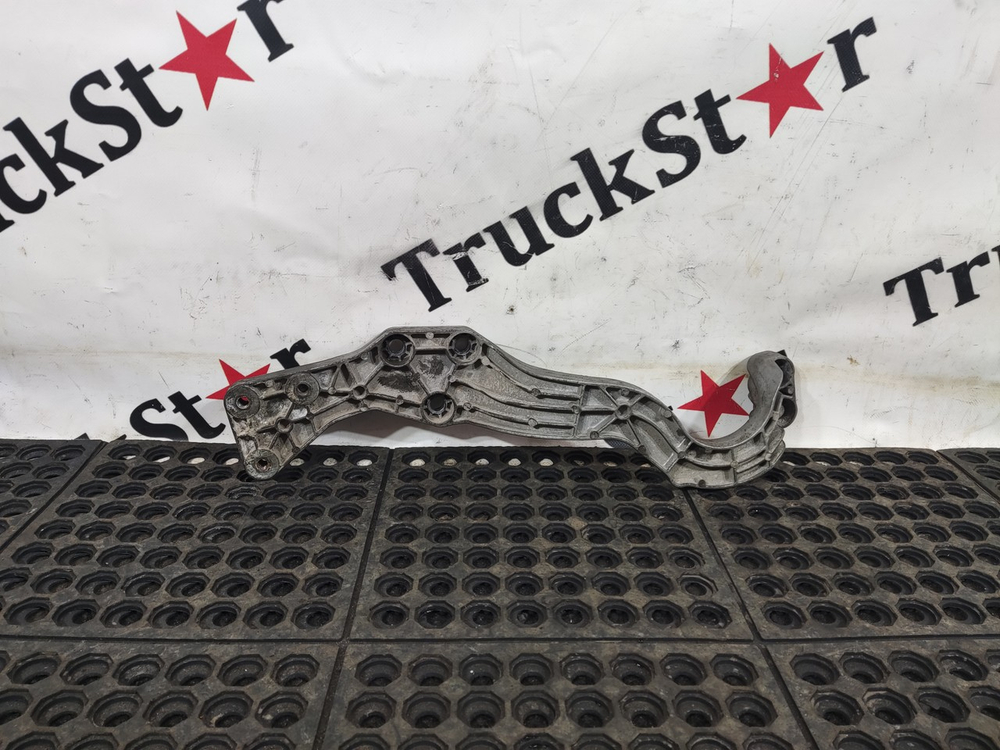 Кронштейн переднего бампера левый 2023г.