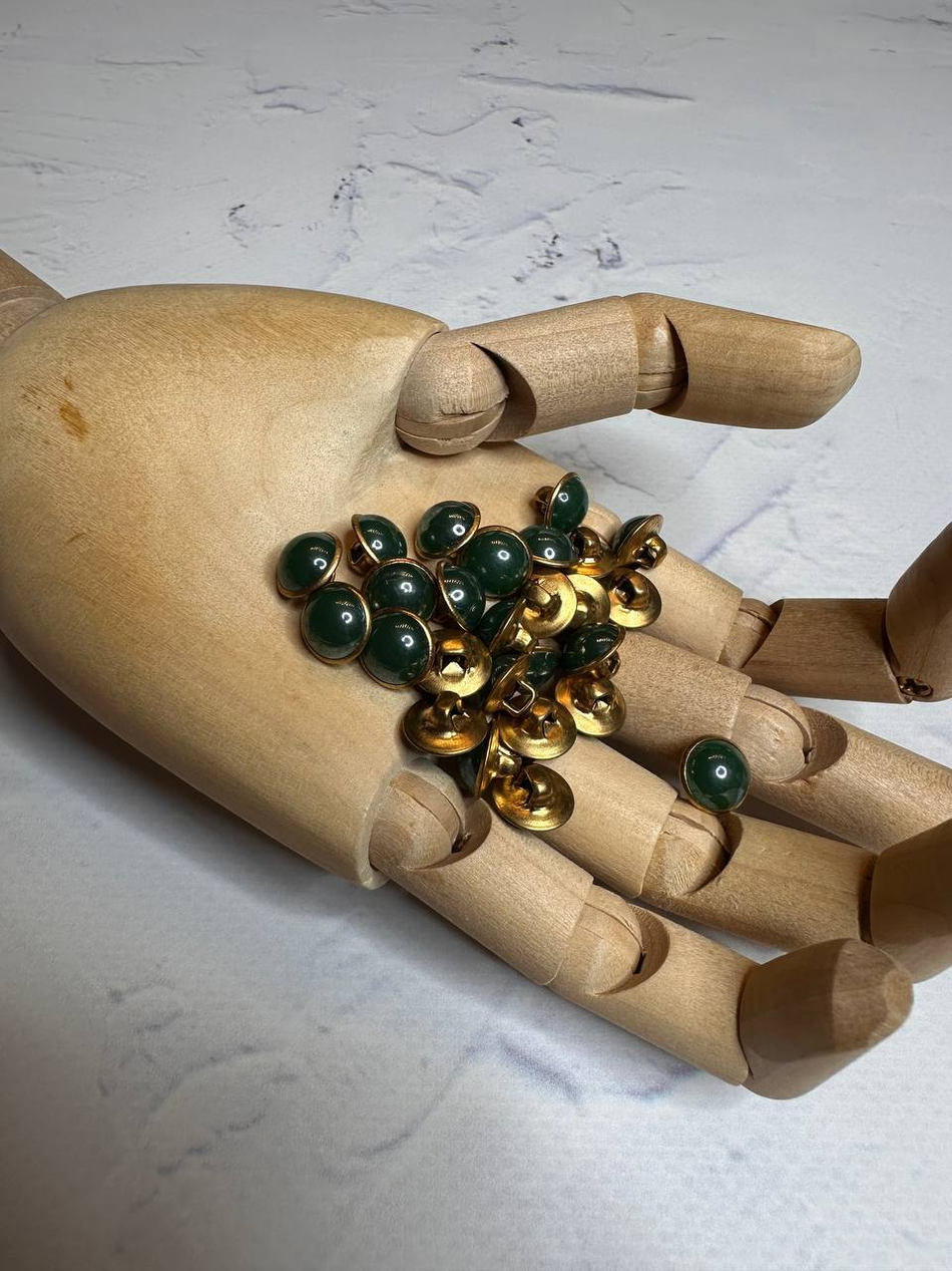 Пуговица металлическая со сквозным проколом (пластик/металл, Елово-зеленый/золотой металлический ободок, 11)