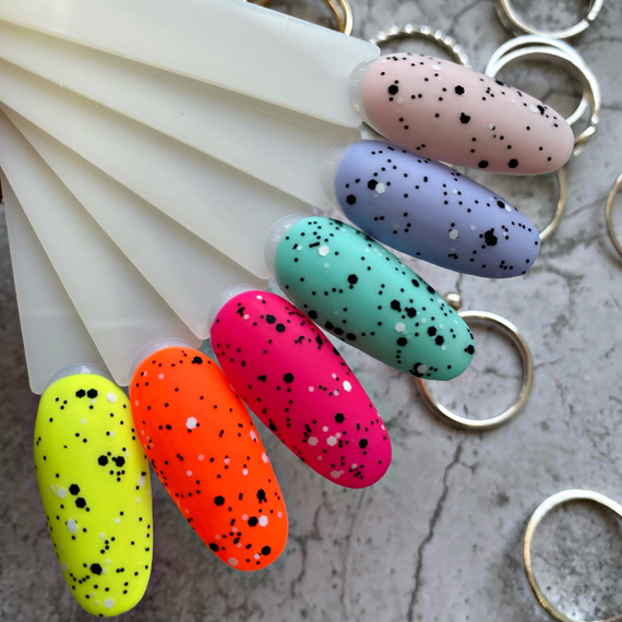 Универсальный топ Crazy Lak с хлопьями ( микс чёрных и белых) без лс 10мл