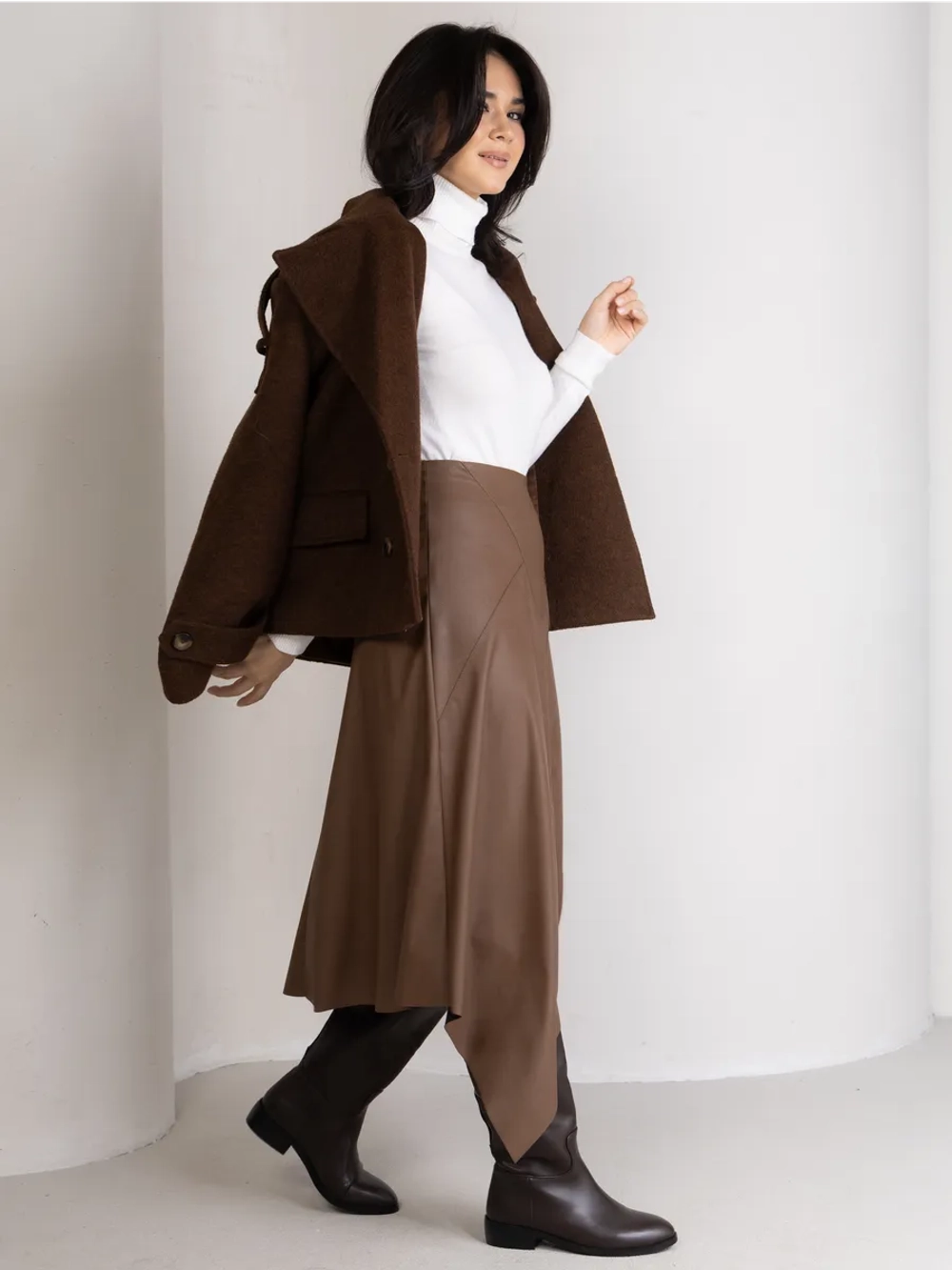 Юбка кожаная трапеция миди