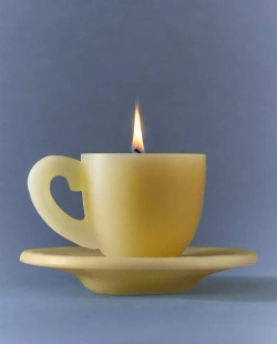 ZARA HOME ДЕКОРАТИВНАЯ СВЕЧА В ФОРМЕ КРУЖКИ, ЖЕЛТО-ОРАНЖЕВЫЙ