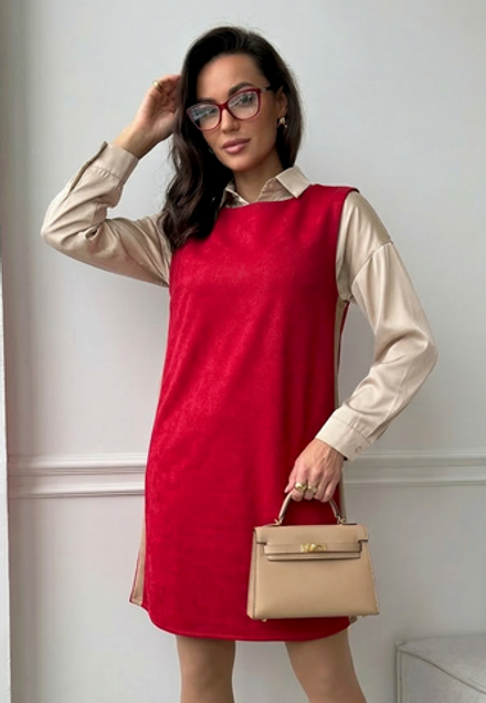 Красное женское платье-сарафан из экозамши с бежевыми боковыми вставками