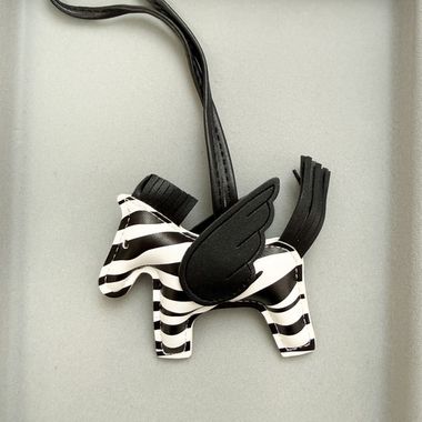 Подвес на сумку B-13