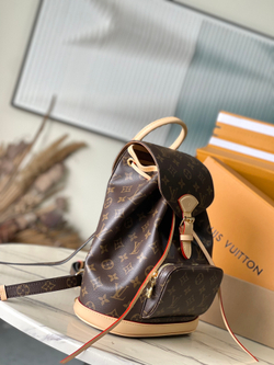 Louis Vuitton Montsouris PM