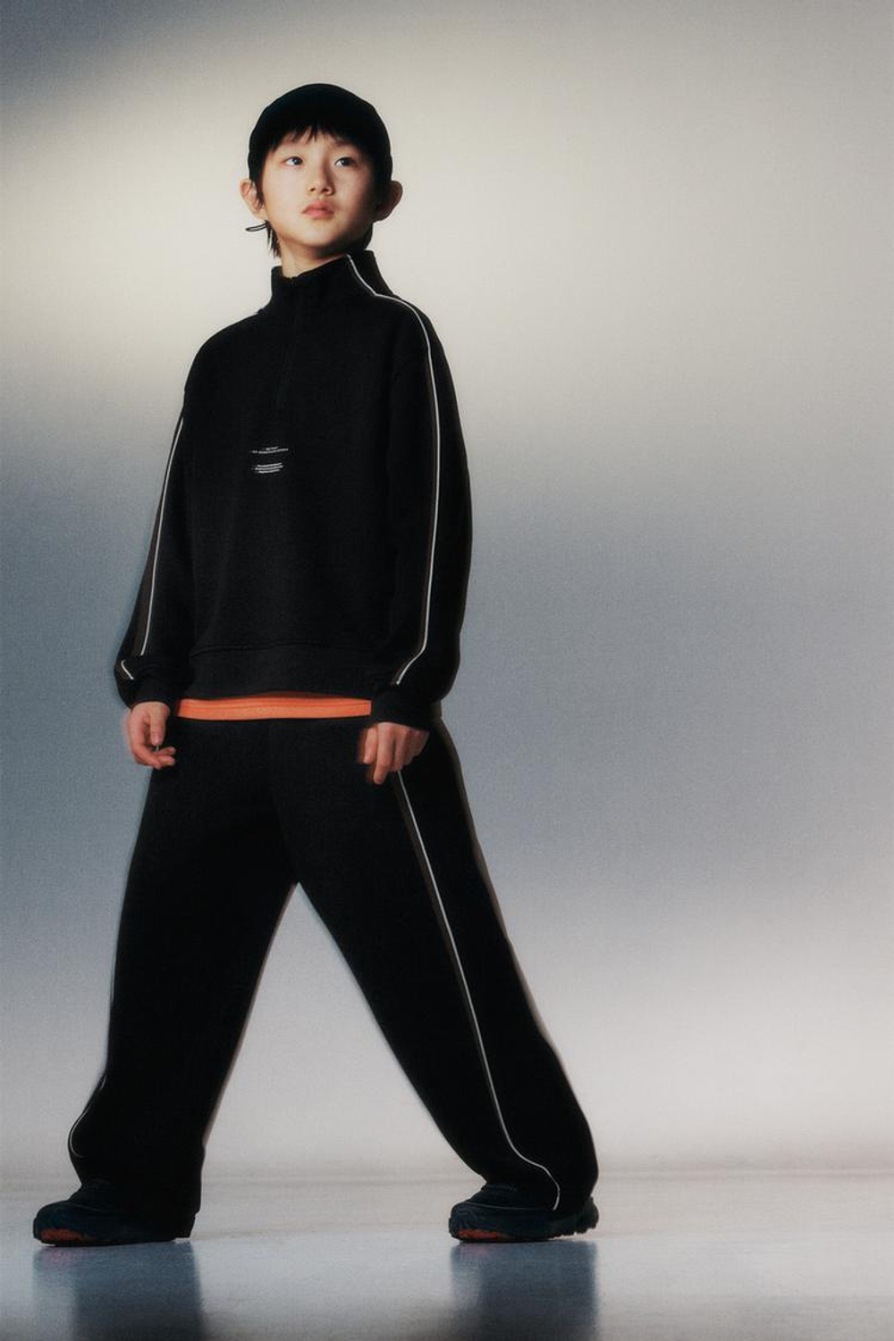 ZARA СПОРТИВНЫЕ БРЮКИ BARREL, ЧЕРНЫЙ