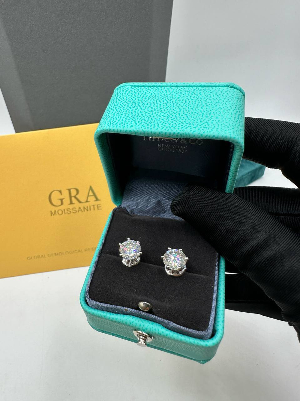 Серьги Tiffany & Co. 0,6 мм