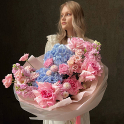 Авторский букет «Я подарю тебе звезду!»: воздушная гортензия, роза Пинк Охара, кружевной лизиантус, стойкий диантус, хризантема Сантини, ароматная маттиола/ Цветы/ букет от RoseMarkt