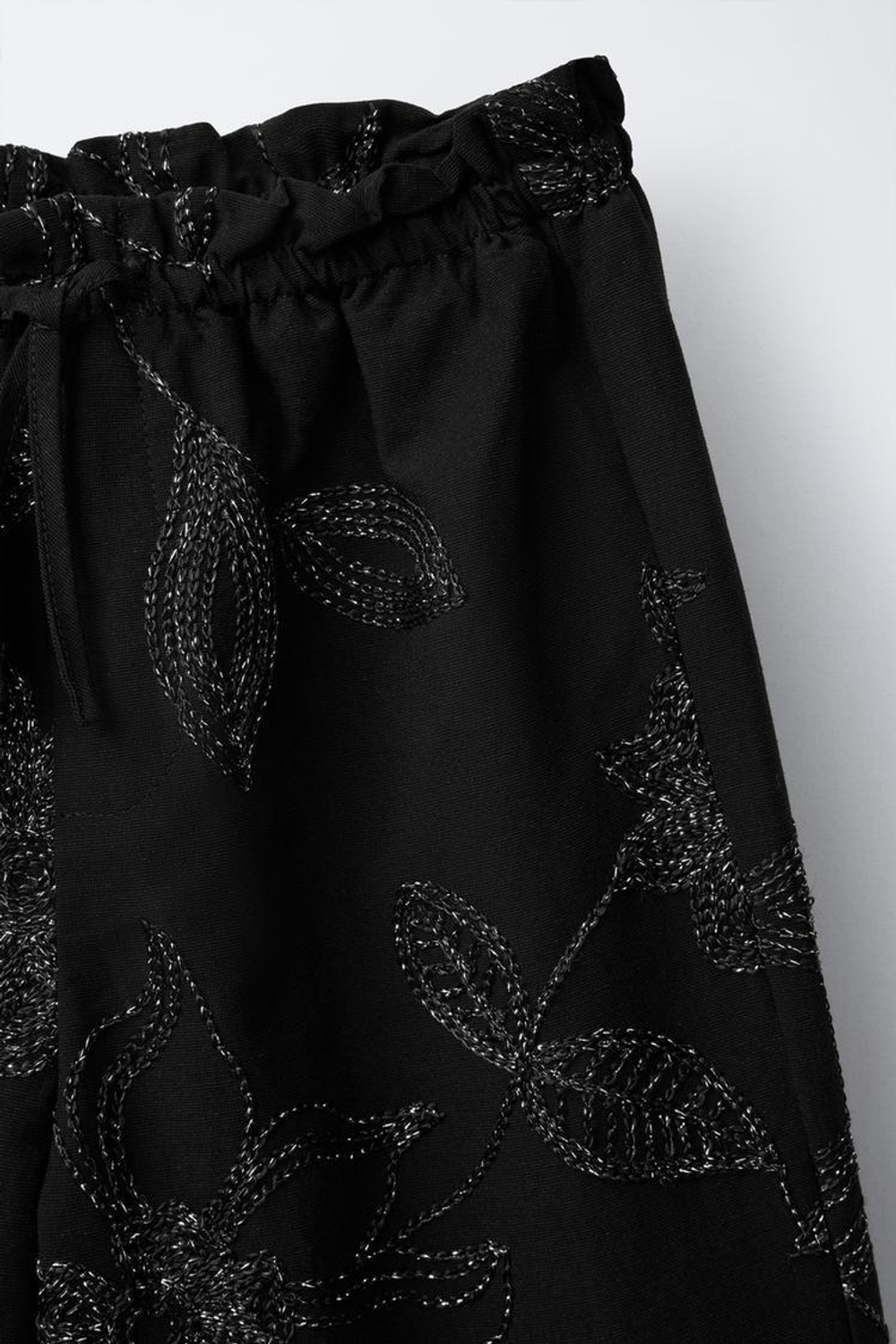 ZARA БРЮКИ С ВЫШИВКОЙ, ЧЕРНЫЙ