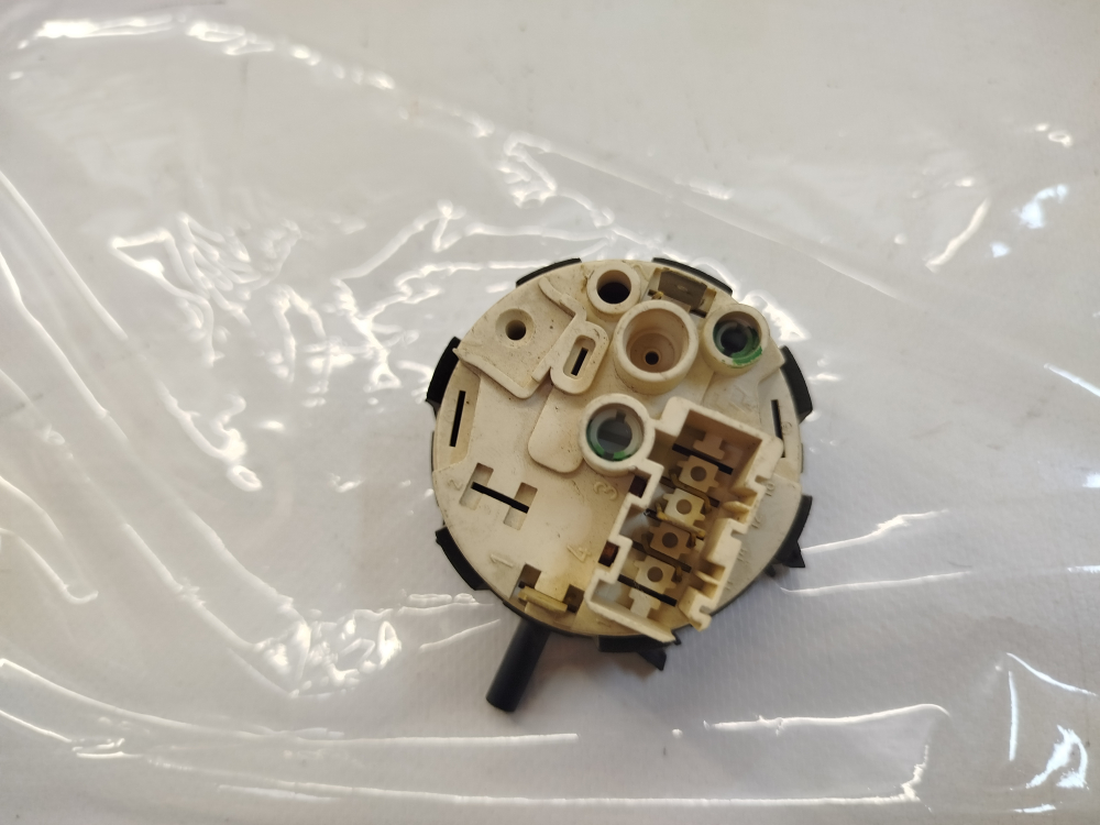 514 Датчик уровня воды (Прессостат) для посудомоечной машины Electrolux 820-00 26 60/27 б/у