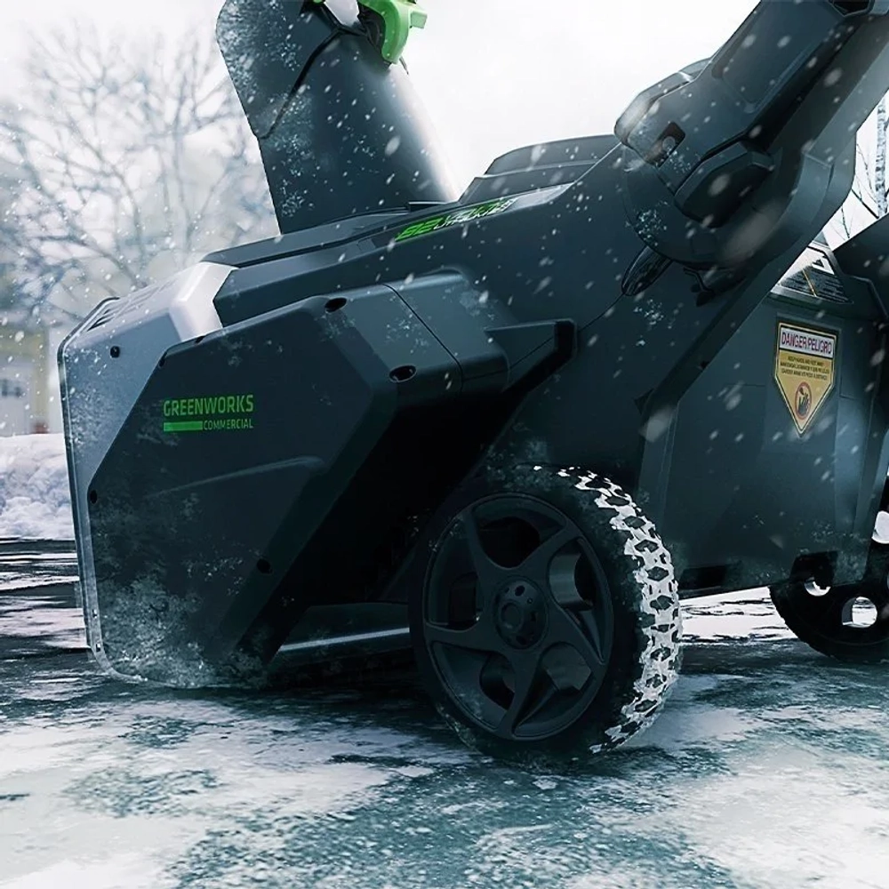 Greenworks GD82 82В аккумуляторный снегоуборщик (1 x 5 Ач, ЗУ) ковш 56 см, выброс 8 м 2602507UB