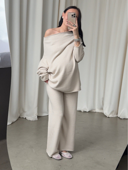 Комплект вязаный, свитер со спущенным плечом и брюки