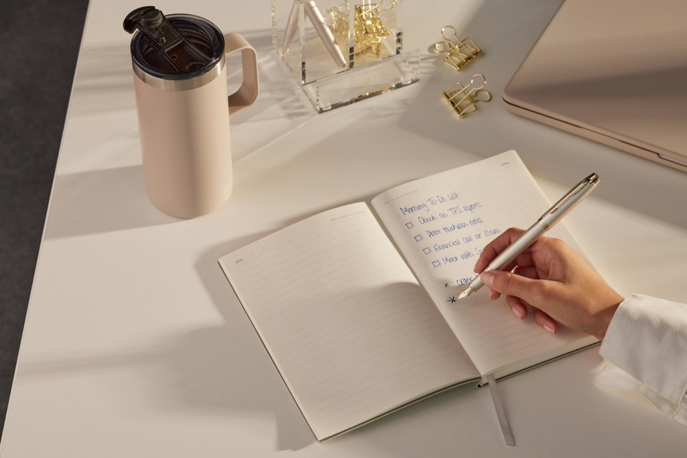 Перьевая ручка Parker IM Professionals Monochrome Champagne, перо: F, цвет чернил: Blue, в подарочной упаковке.