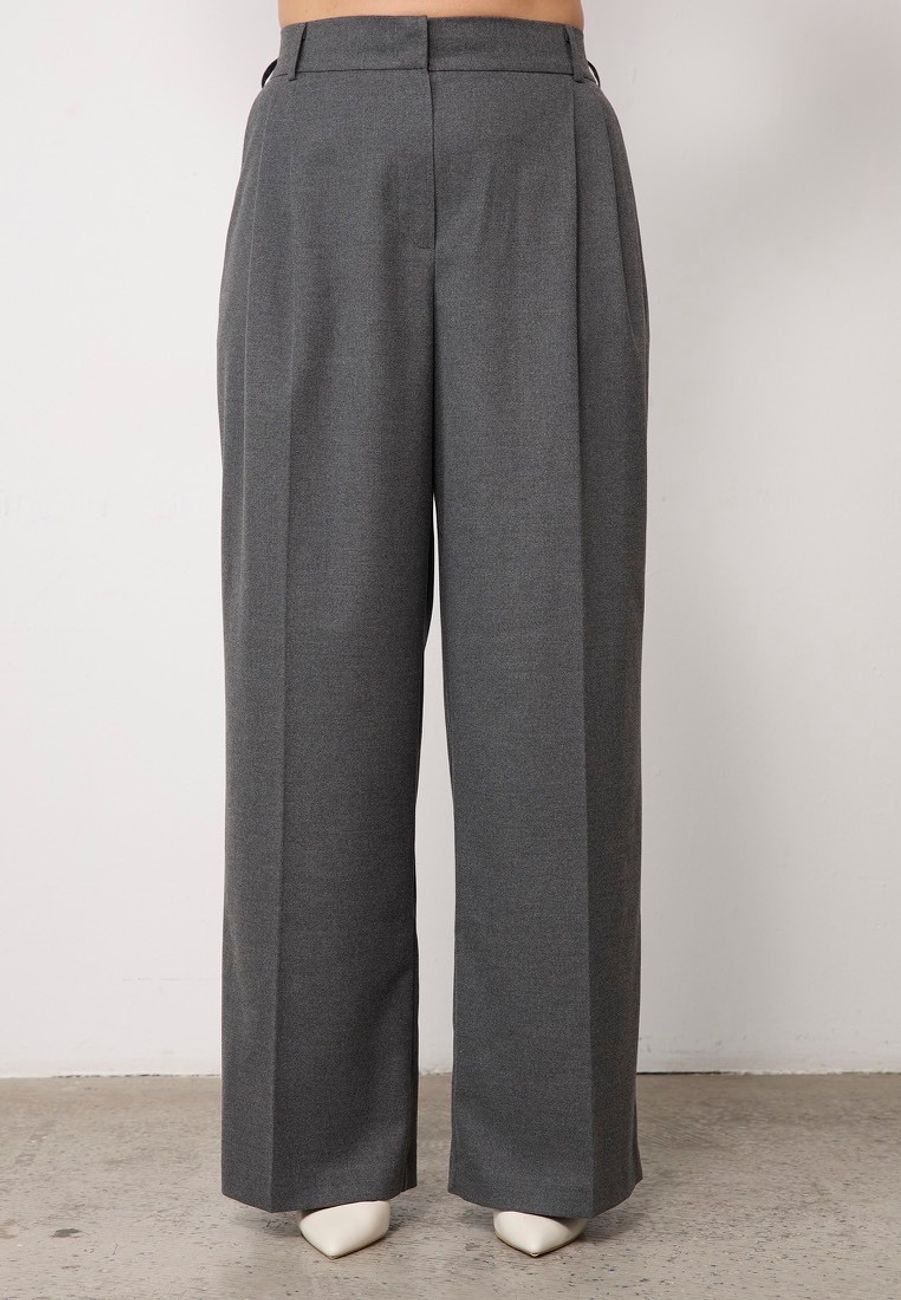 Брюки со стрелками; серый