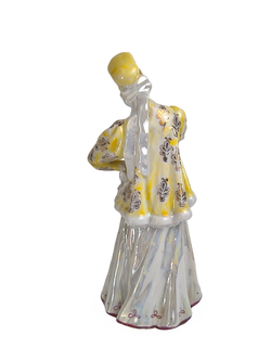 Фарфоровая статуэтка "Лебёдушка" в желтой шубке (Дулево)