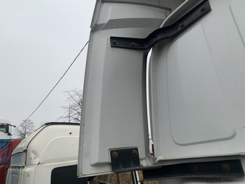 Спойлер кабины боковой верхний левый 2020г.