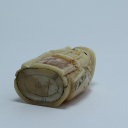 Нэцкэ Дзюродзин с посохом и иероглифом счастья и благополучия