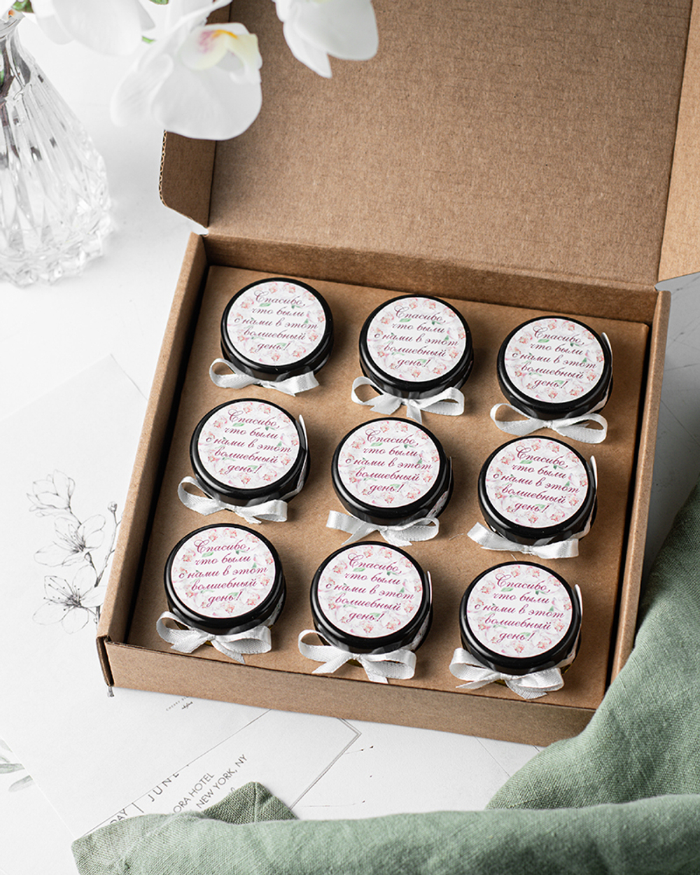Набор свадебных бонбоньерок (свадебные комплименты для гостей) "Эликсир счастья", 9 баночек с медом по 35 грамм