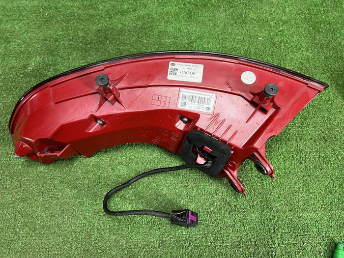 Фонарь левый внешний Porsche Macan 95b (2014-2018)