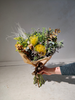 Яркий букет-кулек с оранжевой герберой (С0061)